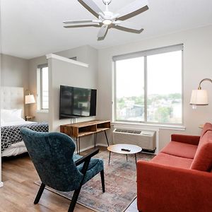 One-Bedroom Open Den Self Check Virtual Front Desk